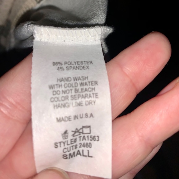 ๐ ๐ค Cream Leopard Print Top - Picture 10 of 10